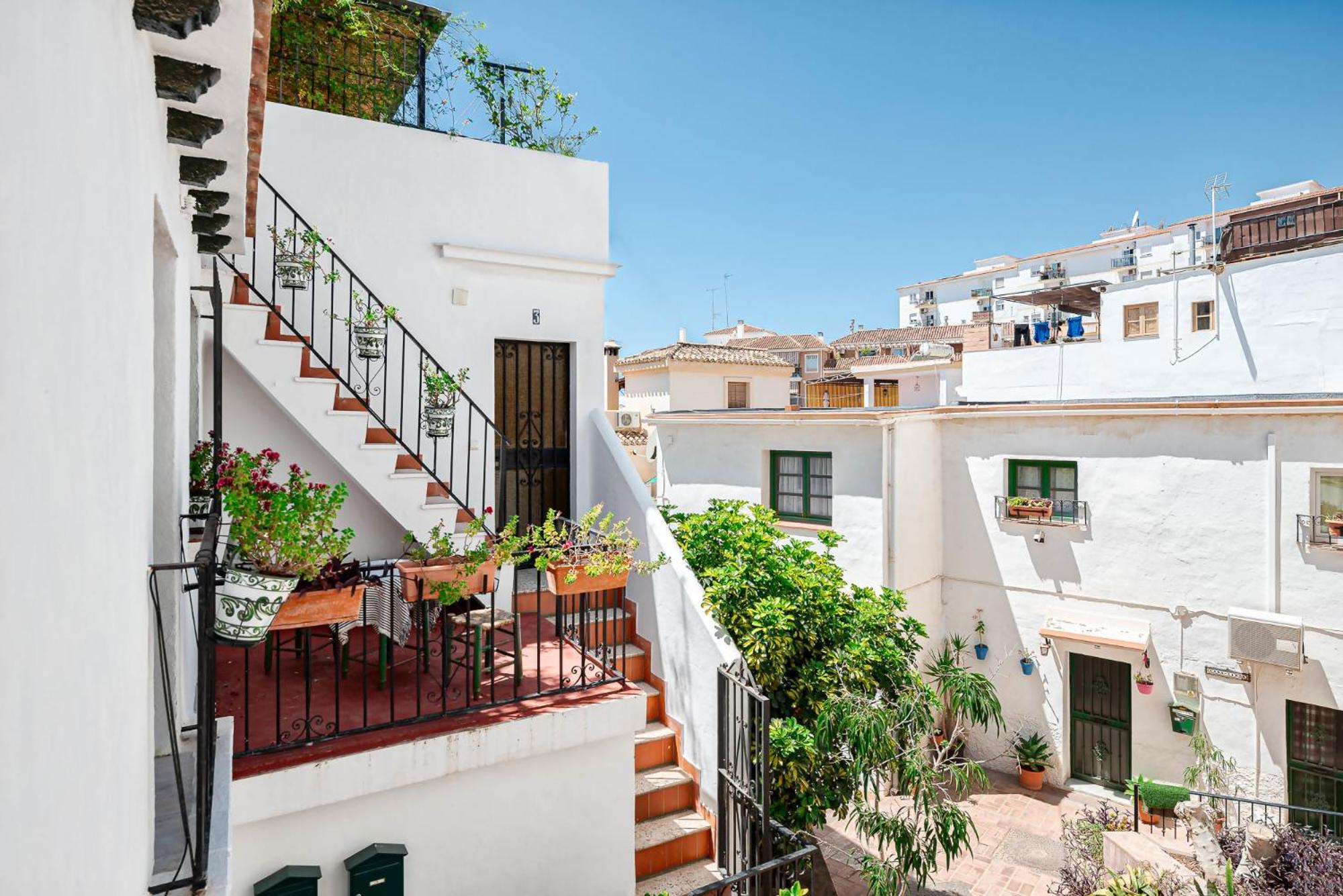 Traditional 2 Double Bed In Quiet Square